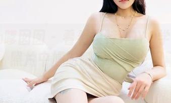 Feilin嗲囡囡 – 看看模特YOYO学妹的原图，照片中尴尬瞬间，她也想藏！