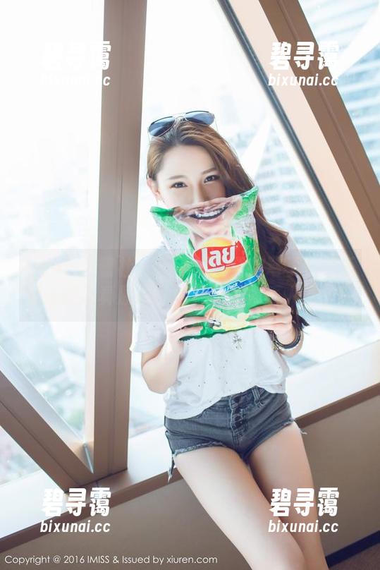 IMiss爱蜜社 - 再不发就要被骂了！黄乐然美腿写真原图，这腿真是太诱人了吧！