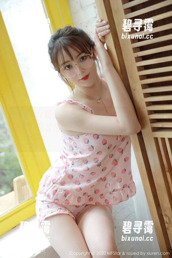 MFStar模范学院-美七Mia MFStar模范学院 - 玩转美七Mia学姐的魔力:这套图绝对要下载,感觉自己都要变漂亮了!