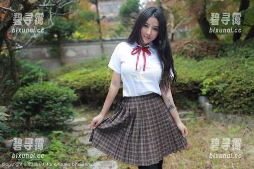 MFStar模范学院 - 胡润曦这组裤里丝写真，下载后尽情享受囧态百出！