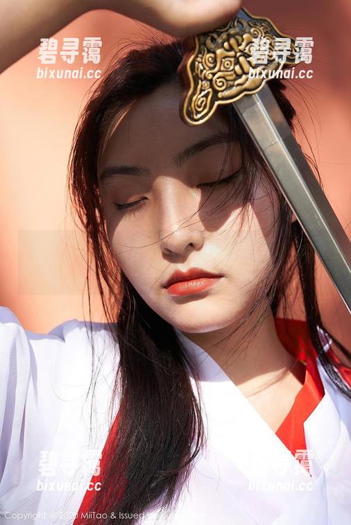 MiiTao蜜桃社 - Lra的私房图集：长腿不是一个神话！