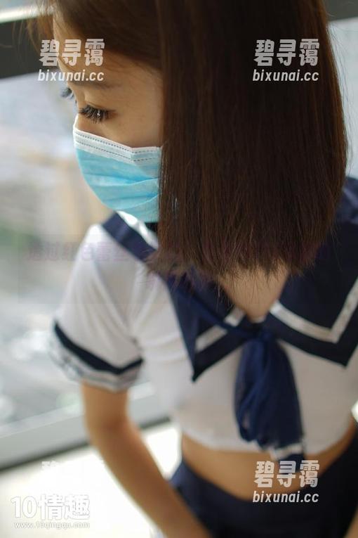 透过红色蕾丝看到的，竟是ROSI私密的瞬间故事