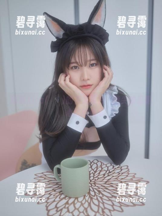 精选Sira(시라)的裸足照片：指尖的温暖，心跳的频率