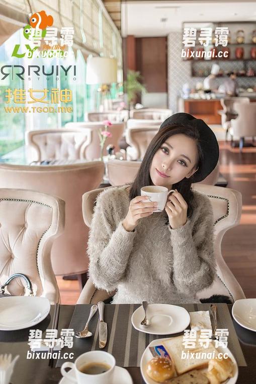 TGOD推女神 - 赵馨玥新照：美腿怎么那么会穿？快来看看！