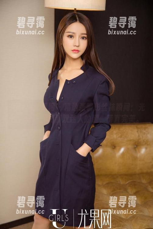 UGirls尤果网 - 精选张馨彤丝袜瞬间：光线、影子、和那双迷人的腿，简直完美。