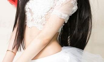 UGirls尤果网 – 在浴缸中看徐梓伊的定制作品：一场视觉的水中舞蹈
