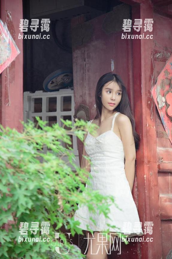 UGirls尤果网 - 温馨厨娘，幽暗光线：涉谷由里的无圣光图包分享！