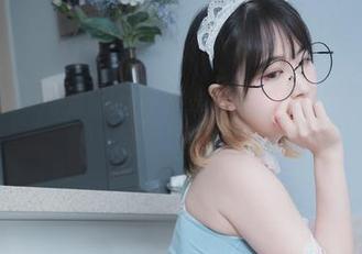 Uhye(이유혜)眼镜的秘密，原图大公开，惊不惊喜？免费看！