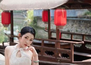 Xiuren秀人网 – 刘奕宁Lynn的内衣作品——如此光影流动，惹人思绪