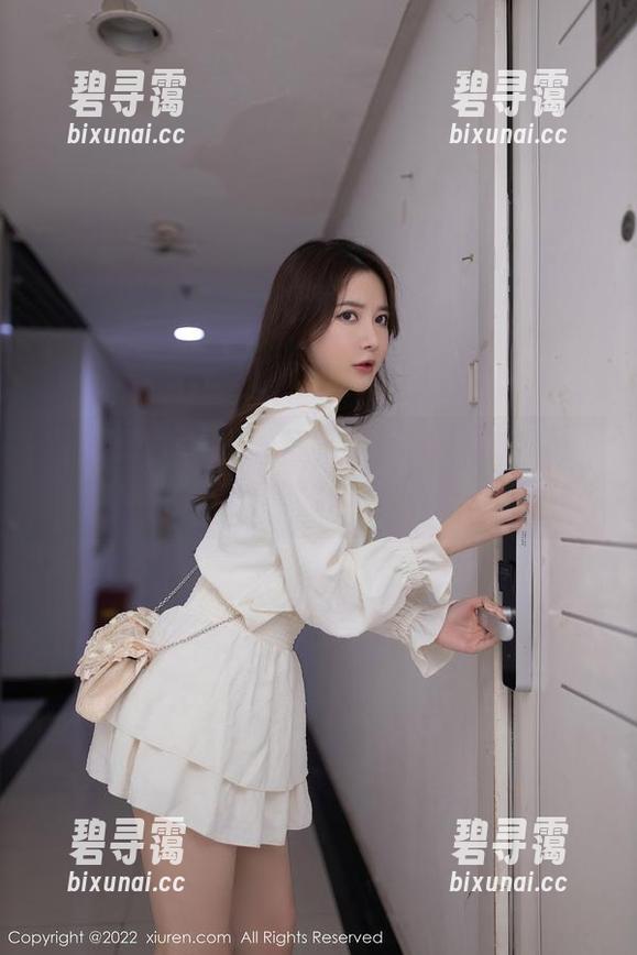 Xiuren秀人网 - 高清写真下的媛媛酱Belle，学姐，你简直是快乐的源泉！