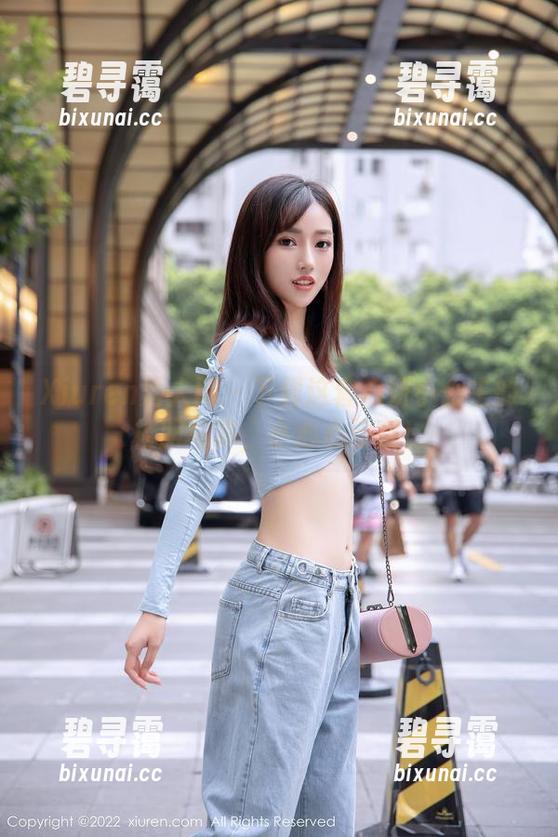 Xiuren秀人网 - 下载这套心妍小公主的校服写真，小心心动哦！