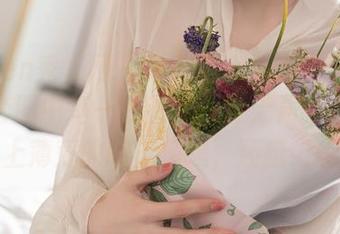 Xiuren秀人网 – 拾起是小逗逗的网袜写真，套图中每一帧都是一首无声的诗，配合上薄薄的喧嚣，嘿，还挺好玩！