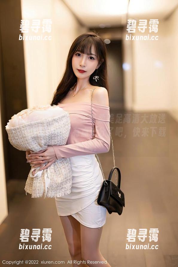 Xiuren秀人网 - 王曼柔美足高清大放送：这足真是美得有点过分了吧，快来下载试试！