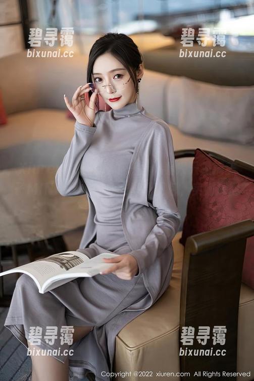 Xiuren秀人网 - 乍一看，看来只是糯美子MINIbabe的内衣高清图包，实则深得我心。
