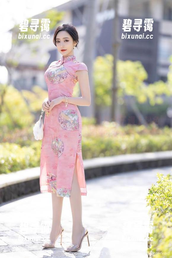 Xiuren秀人网-邹晶晶女王 Xiuren秀人网 - 当邹晶晶女王遇上粉色:高清美图,满满少女心!