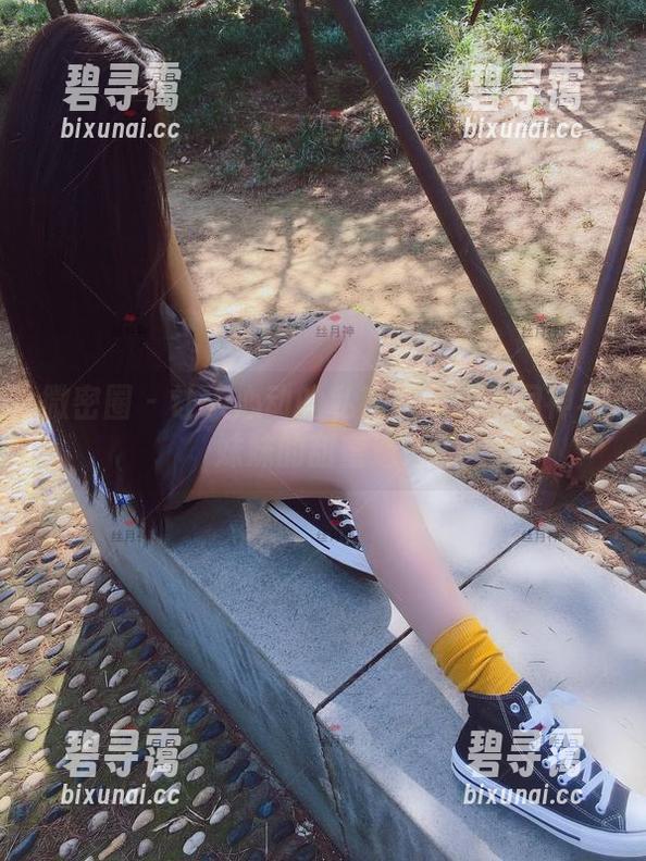 微密圈 - 让人心动的私房写真：丝月神与妹妹的甜蜜邂逅