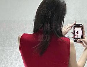微密圈 – 致敬万千色彩：乙醇子大红蝴蝶结定制写真的魅力