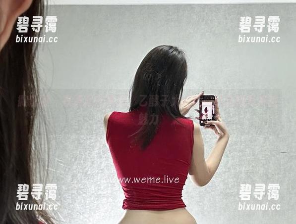 微密圈 - 致敬万千色彩：乙醇子大红蝴蝶结定制写真的魅力