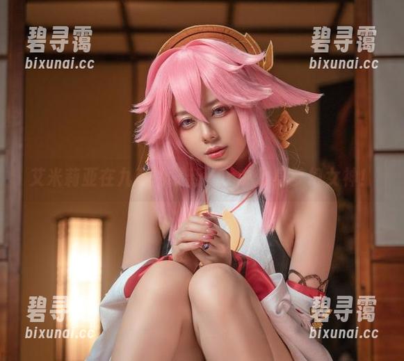 艾米莉亚在九言的最新cos中化身梦幻女神！