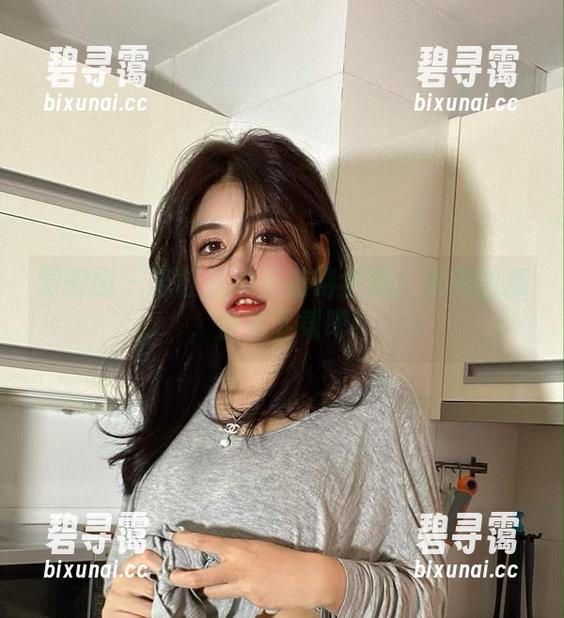 微密圈 - 浴缸里的于芷晴全集：水花四溅，快来下载吧！