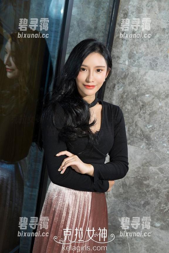 克拉女神 - 阳光下的熙妍：天台原图里藏的是她的俏皮与柔软