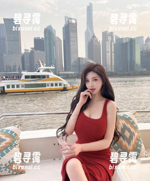 微密圈 - 当周妍希遇上棉袜：一个写真作品的穿搭幻想