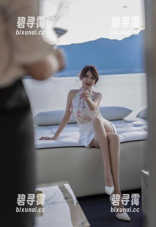 微密圈 - 周妍希写真更新：短裤有没有？可不要让你失望了！