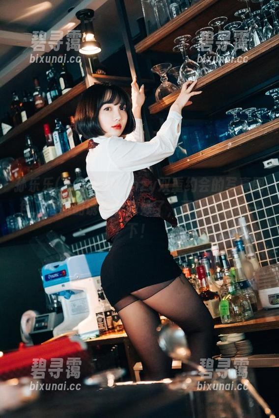 孙乐乐(손예은)与Loozy双重约会的写真图包，潜藏的诱惑太微妙了，可以多品味一下！
