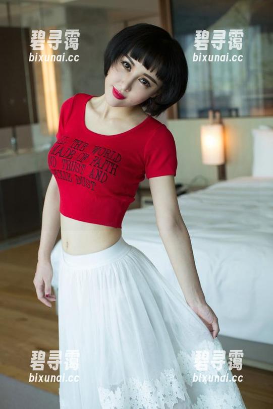 尤果网 - 泳池里的幻想：颜亦汐的套图分享，心跳加速！