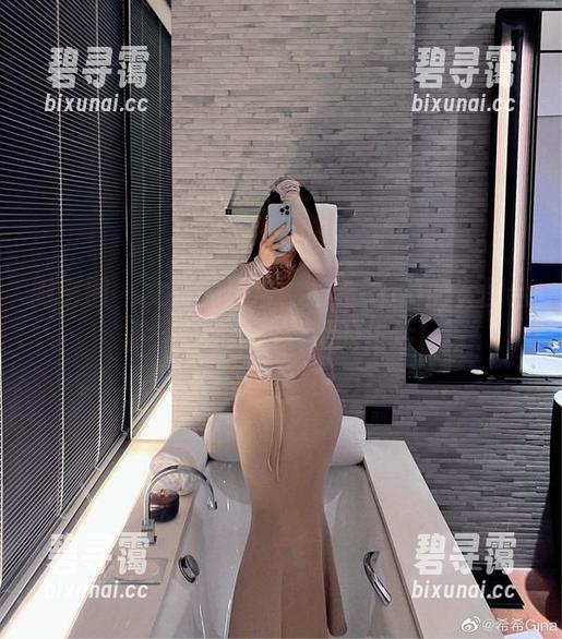 微密圈 - 女王的日常：希希Gina的套图合集，一起来偷袭她的生活！
