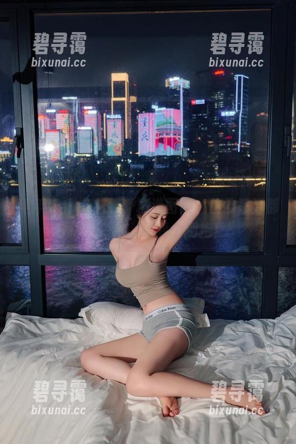 年年Nnian制服：精选图集，仿佛每张都在说“来吧，给我个拥抱！”