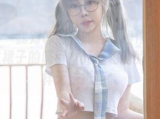 星颜社 – 我对韩雨馨的连衣裙作品图包表示：这裙子的吸引力简直和我的冰淇淋一样无法抵挡。