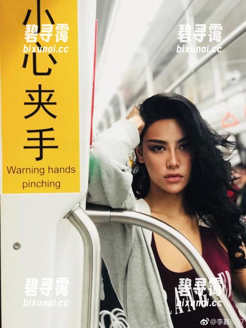 微密圈 - 李嘉欣97黑丝丁裤最新合集，穿出你的时尚气场！