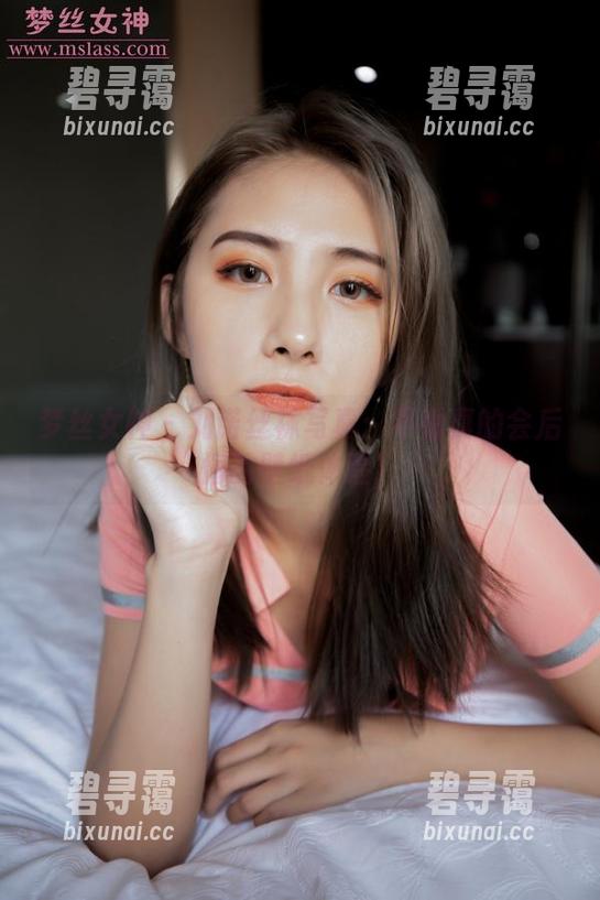 梦丝女神 - 刘诺丝袜写真：不看真的会后悔的壁纸体验！