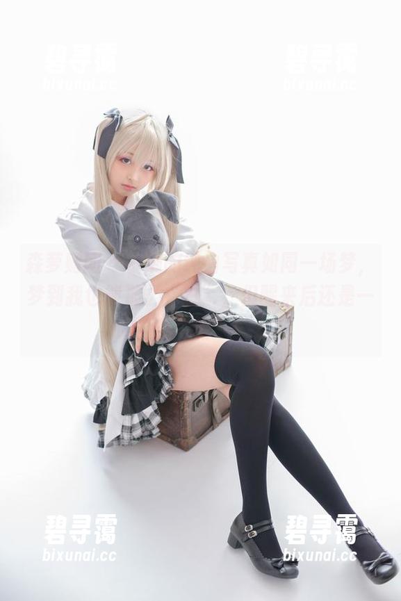 森萝财团 - 小满的纯白写真如同一场梦，梦到我也能那么“白”，但醒来后还是一脸“黑”！