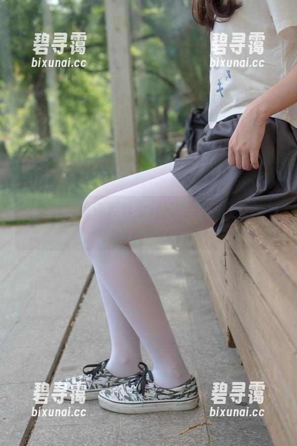 森萝财团精选黑丝女仆：当黑色与纯真相遇