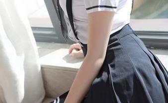 模范学院 – 茜茜Kimi最新作品：女孩的随性态度，敢不敢来看看？