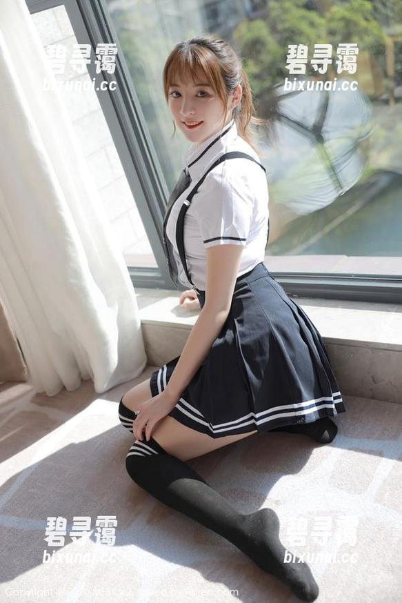 模范学院 - 茜茜Kimi最新作品：女孩的随性态度，敢不敢来看看？