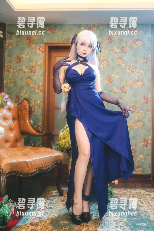 在樱落酱w的白裙中散步：写真作品集的日光微风