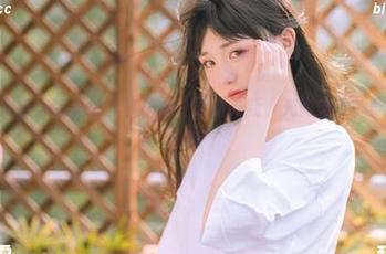 爆机少女喵小吉如梦令作品集：最新更新，光影之下的奇妙与肆意