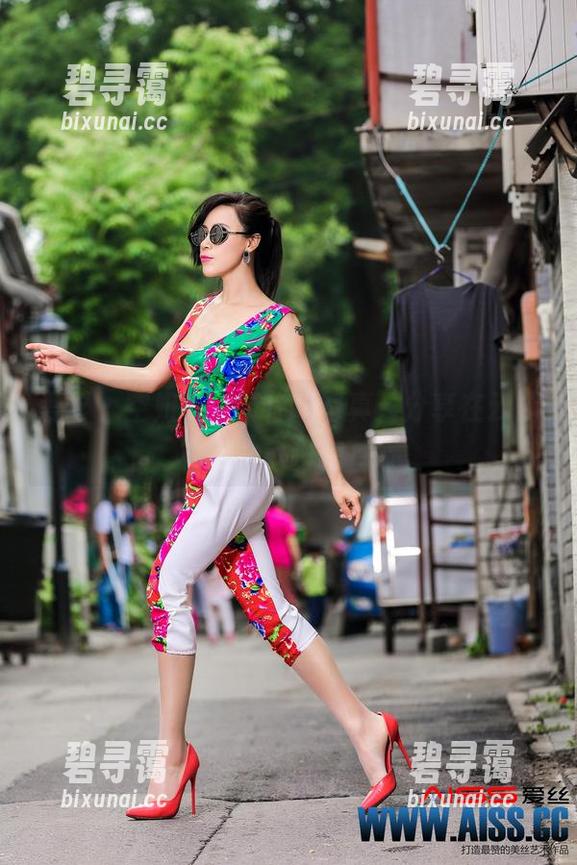 爱丝 - 空姐若兮带你看写真：分享在云端遇到的奇葩乘客！