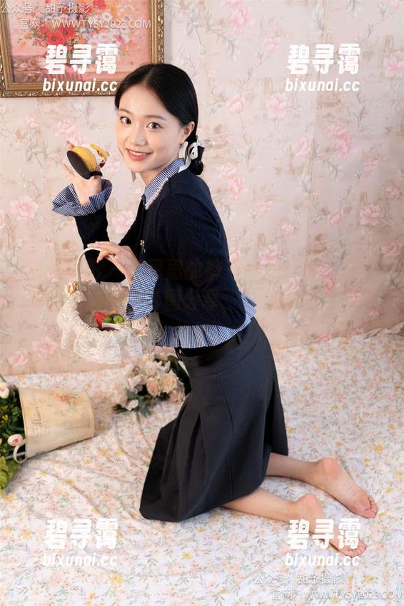 甜予摄影 - 在思思的裤里丝世界里：色彩与影像交错的套图分享，仿佛能闻到花香！