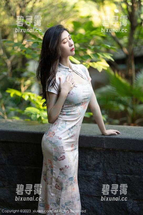 秀人网 - Zoe柚柚学妹，高清图片捕捉下的美感简直让人想要驻足！
