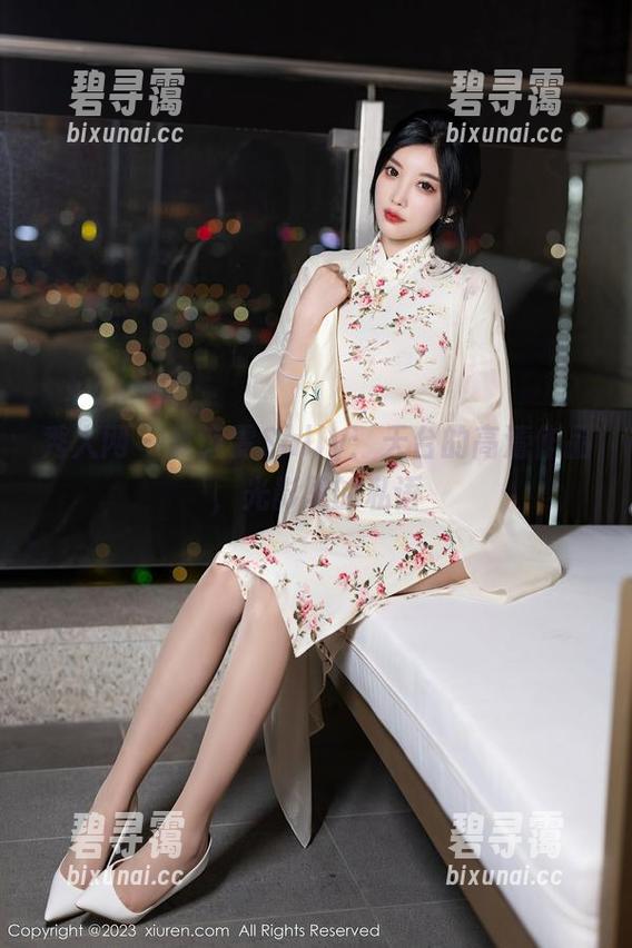 秀人网-夏诗雯Sally 秀人网 - 夏诗雯Sally:天台的高清作品,光影里的私语