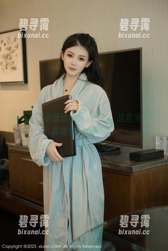 秀人网 - 小逗逗带你看校园，这些免费写真绝对不能错过！
