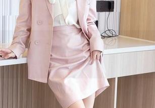秀人网 – 杨晨晨Yome的写真里：黑丝美臀，一次眼睛和心灵的双重享受。