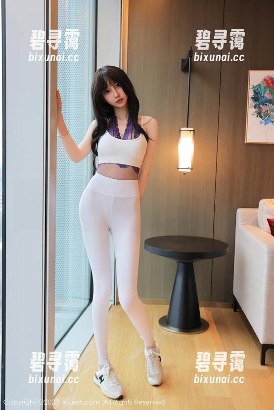 秀人网-柚柚小奶瓶 秀人网 - 圣诞快来啦!柚柚小奶瓶的图集准备好了,下载自带暖心功能!