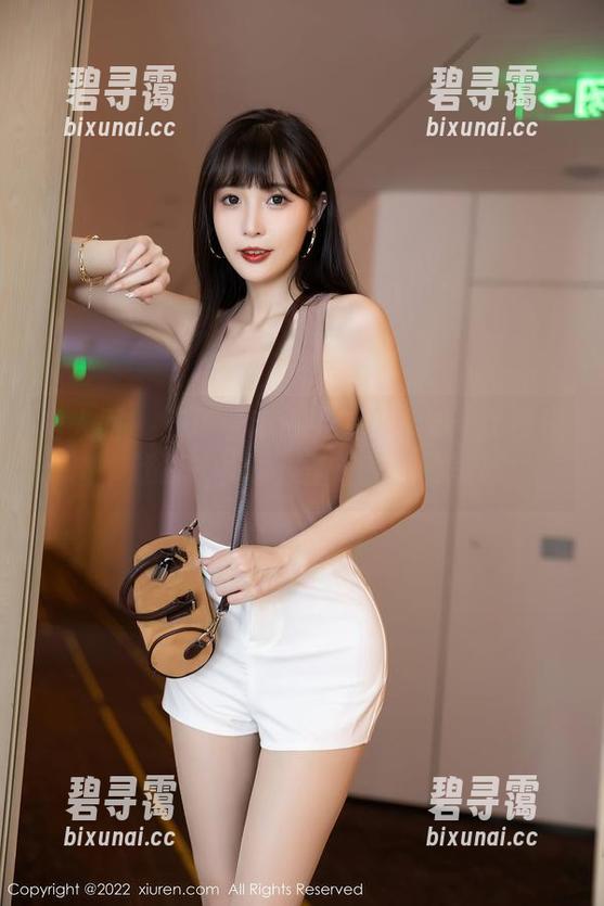 秀人网 - 王梓童Doirs修女图集：免费送出，赶紧来补课，圣光也需要美颜！