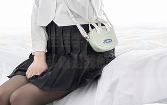 秀人网 – 看甜佳佳学妹的写真，明明是照片却像是我的幻想