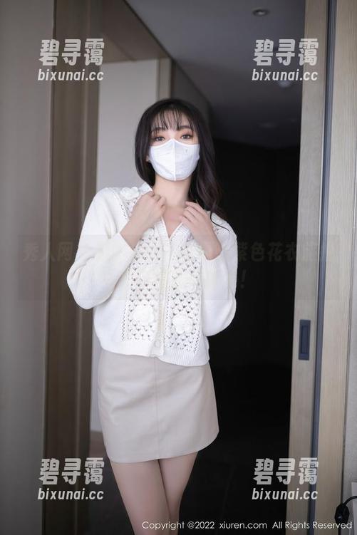 秀人网 - 逃离现实的蓝夏：紫色花衣旅拍写真原图随心感受！